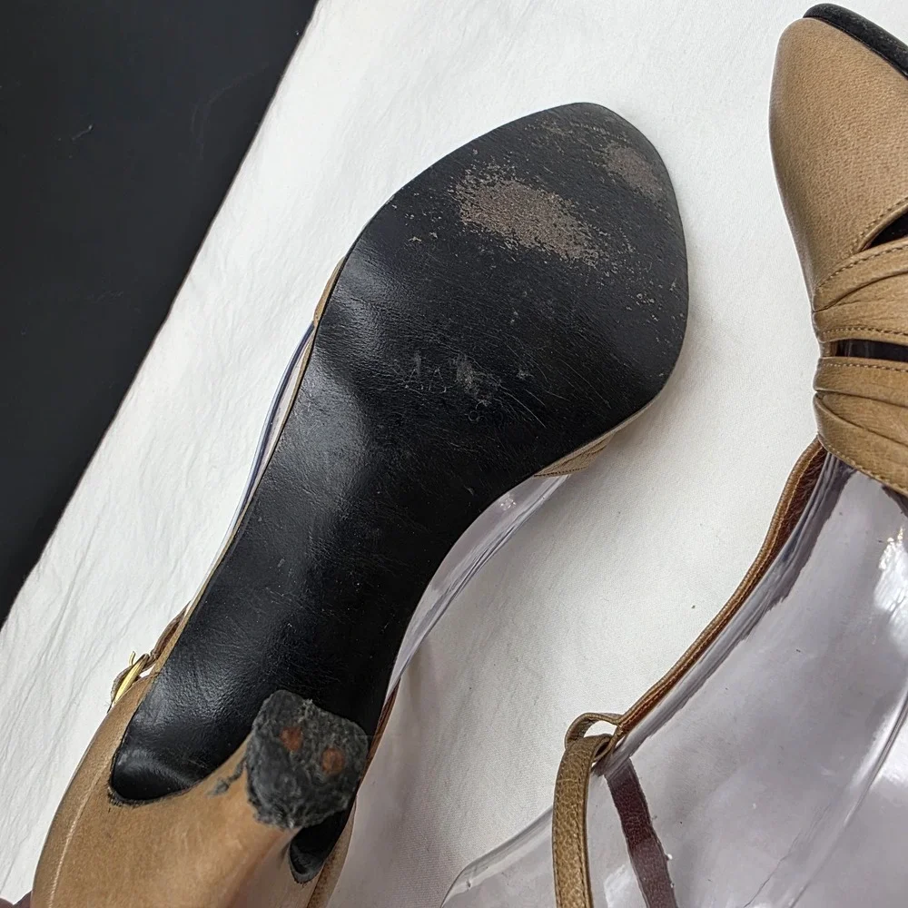 VTG I Miller Taupe‎ Leather T-Strap Heels Size 8 AA Narrow 3.5